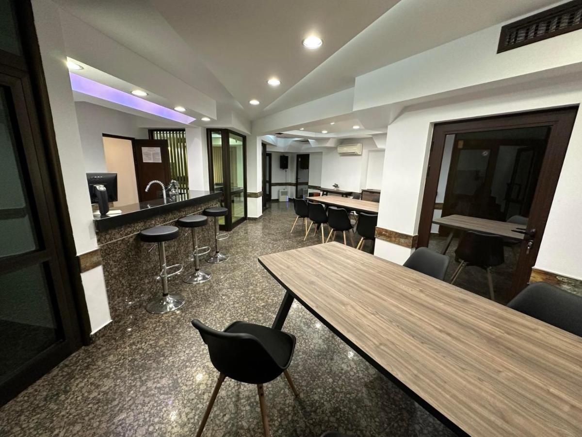 Хотел Аврора Haskovo Exterior photo